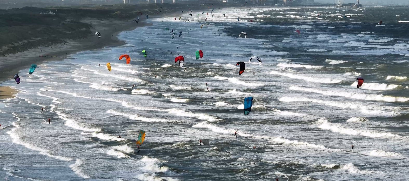 Kitesurfers Hoek tot Helder halen recordbedrag op Hartstichting